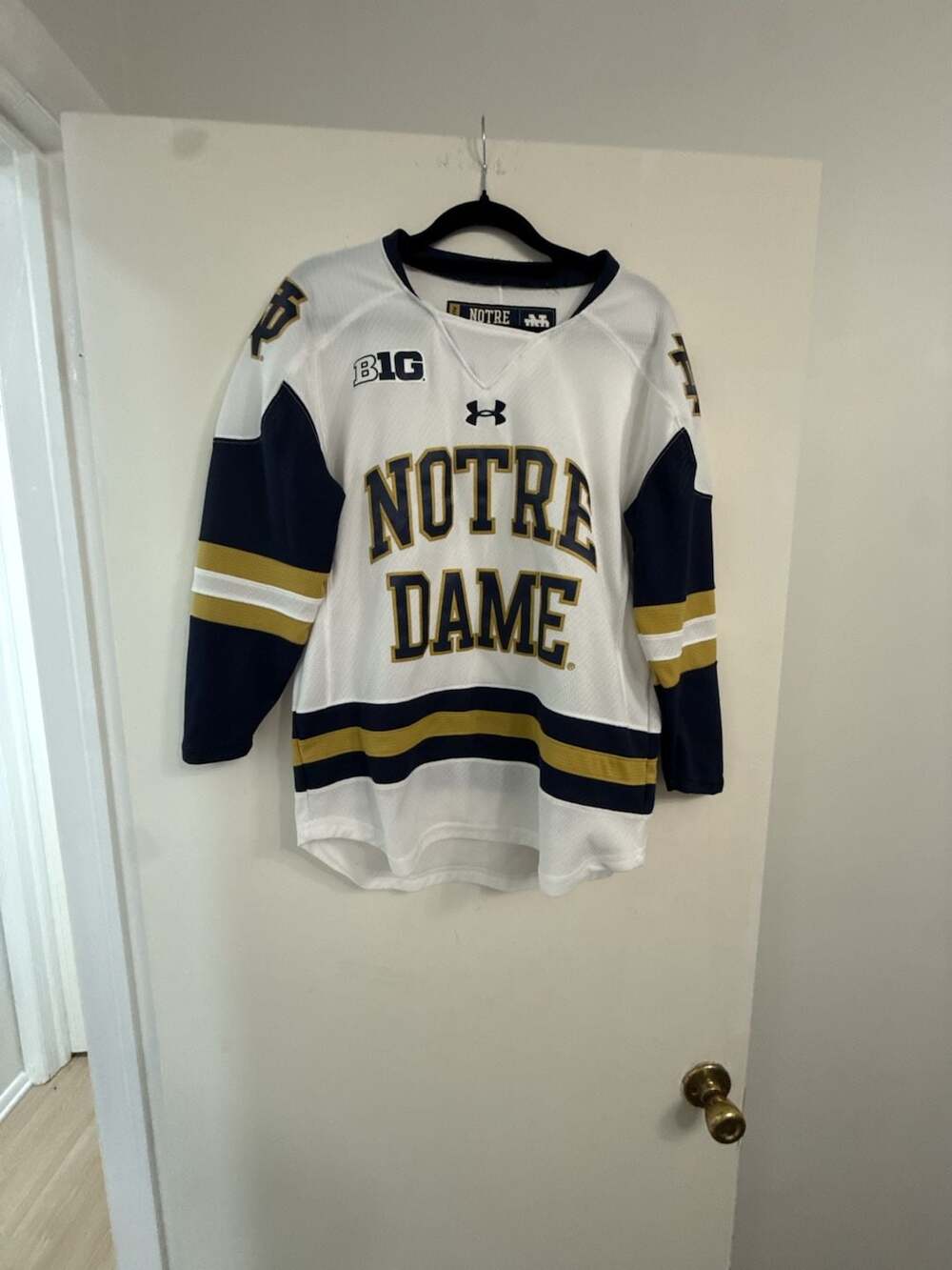 Under Armour Notre Dame Fighting Irish Authentic Hockey Jersey Youth M